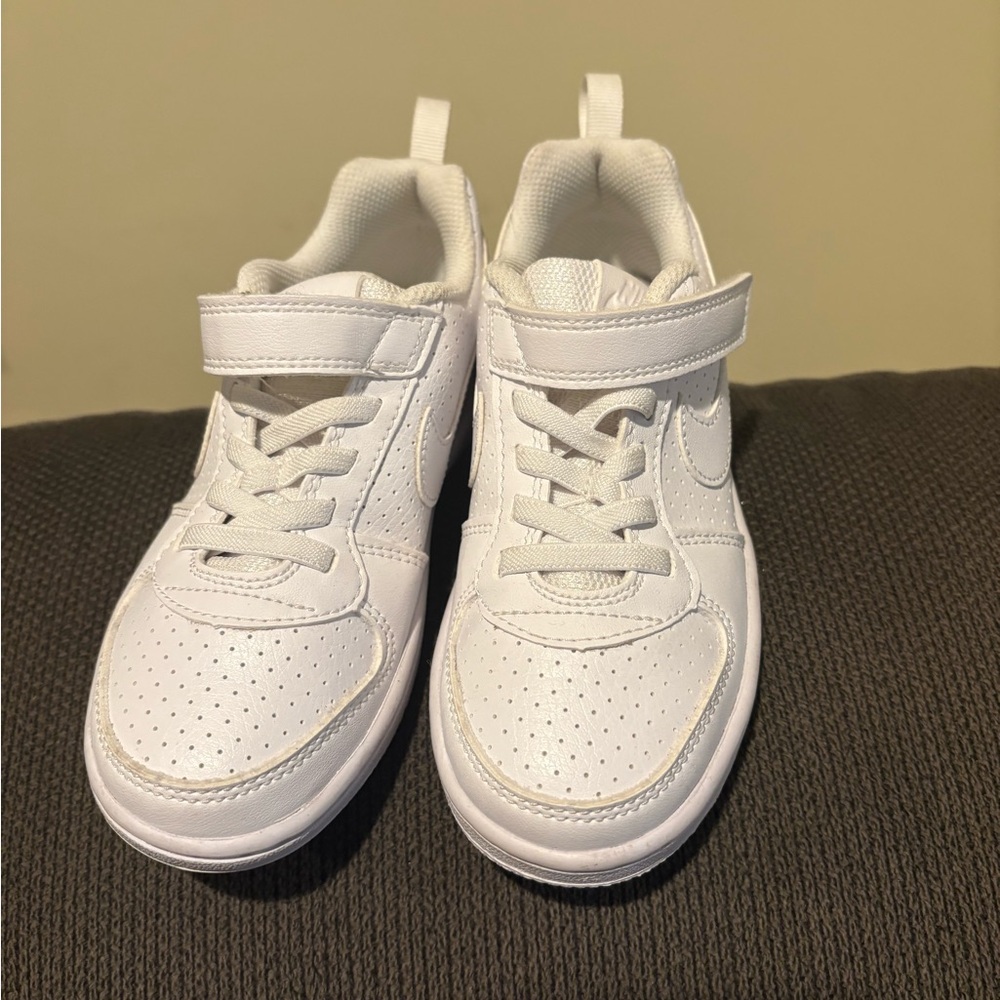 Nike White Sneakers Classic Low-Top Design
